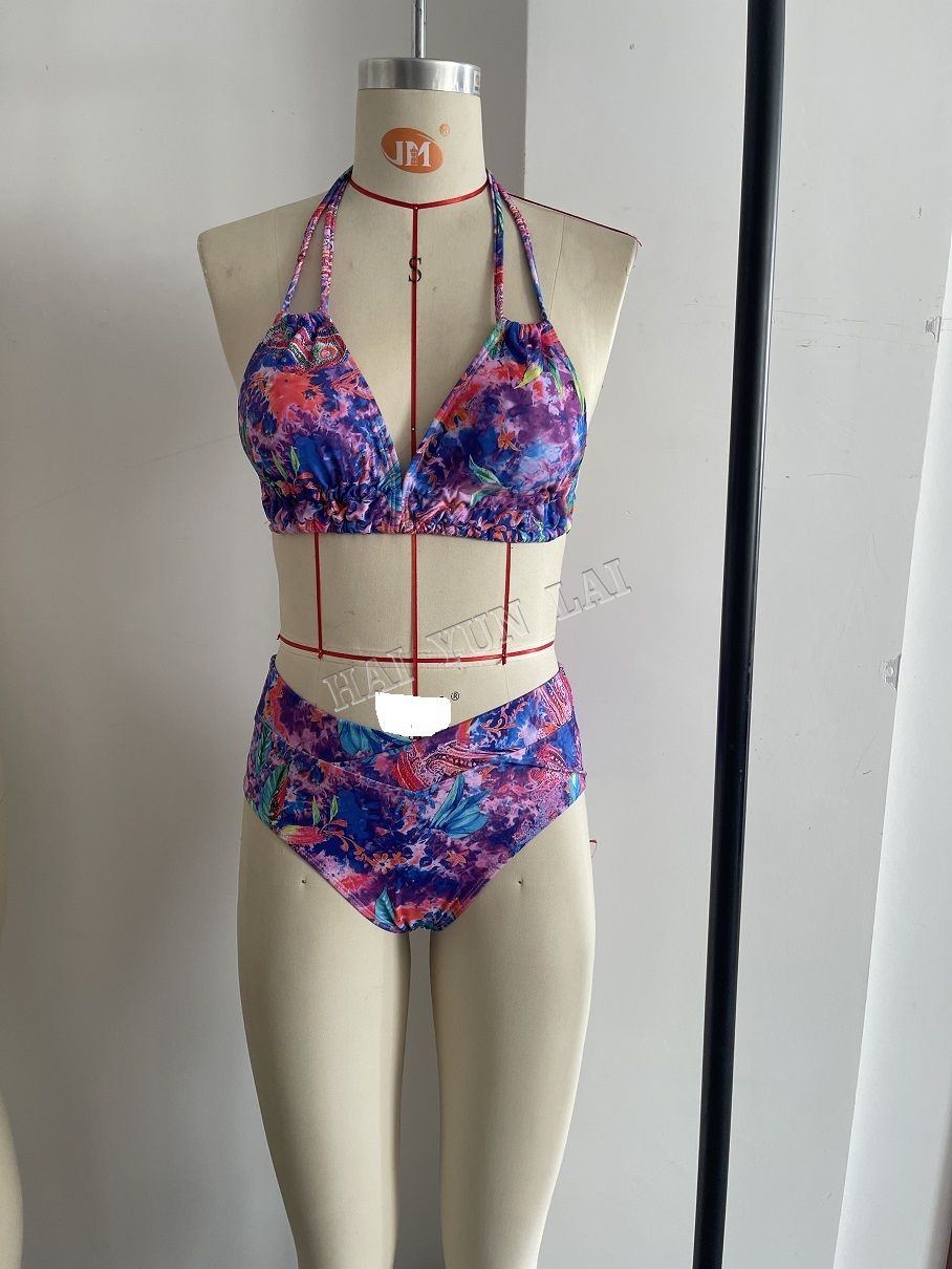 Купальники из двух частей Купальники из двух частей