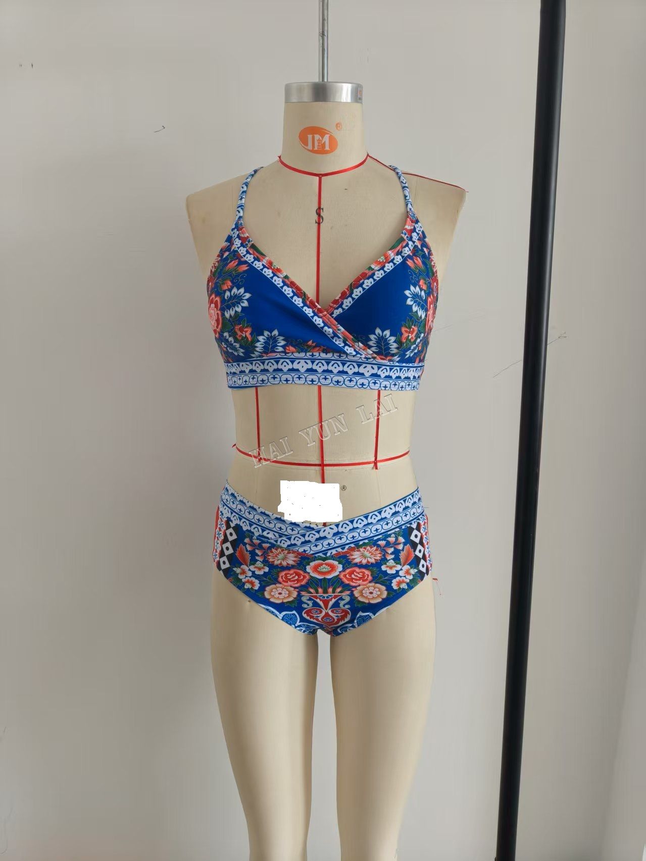 Сплошные купальники