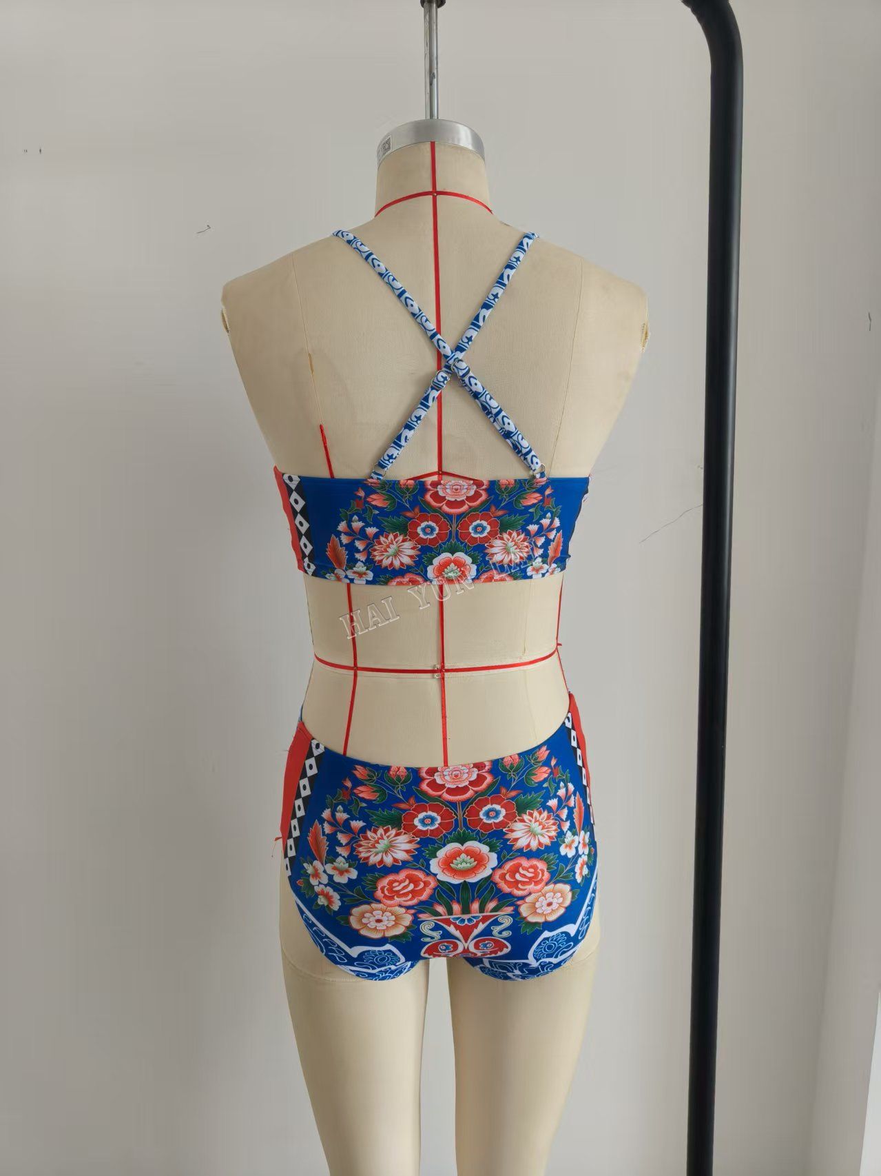 Сплошные купальники