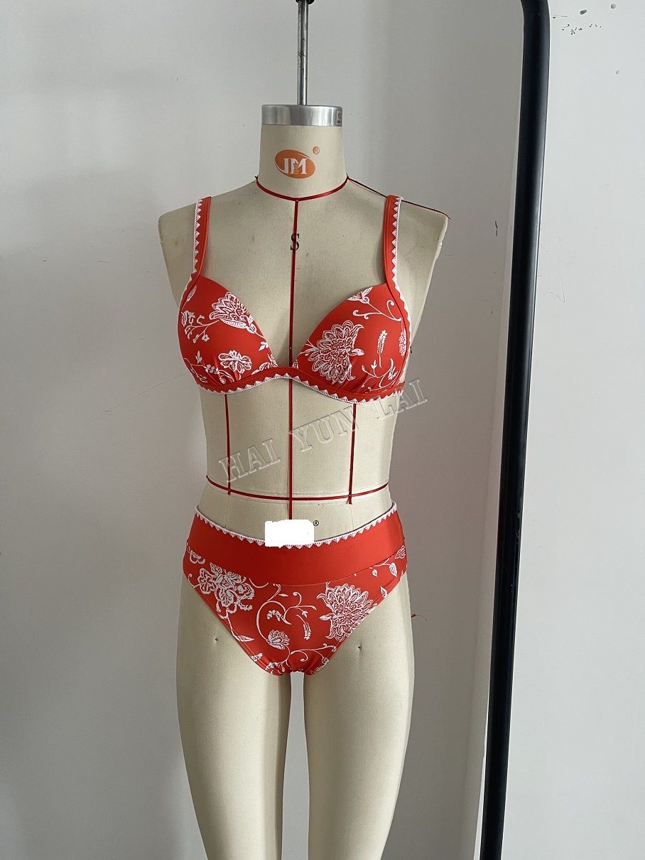 Купальники из двух частей