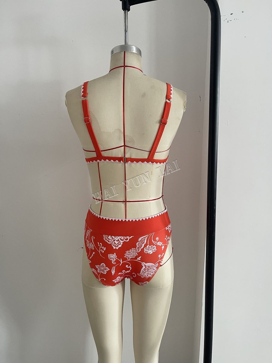 Купальники из двух частей